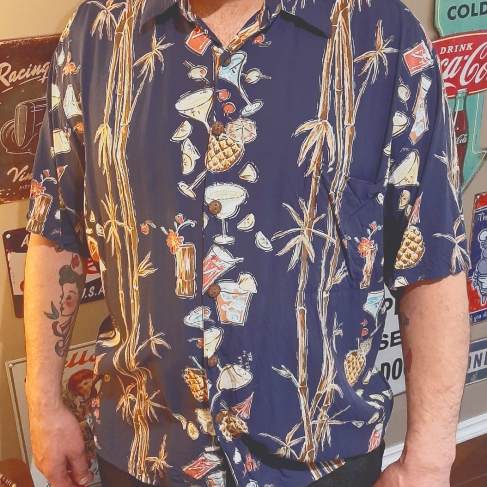 Men's vintage Made in Hawaii tiki floral pineapple print button up shirt L
